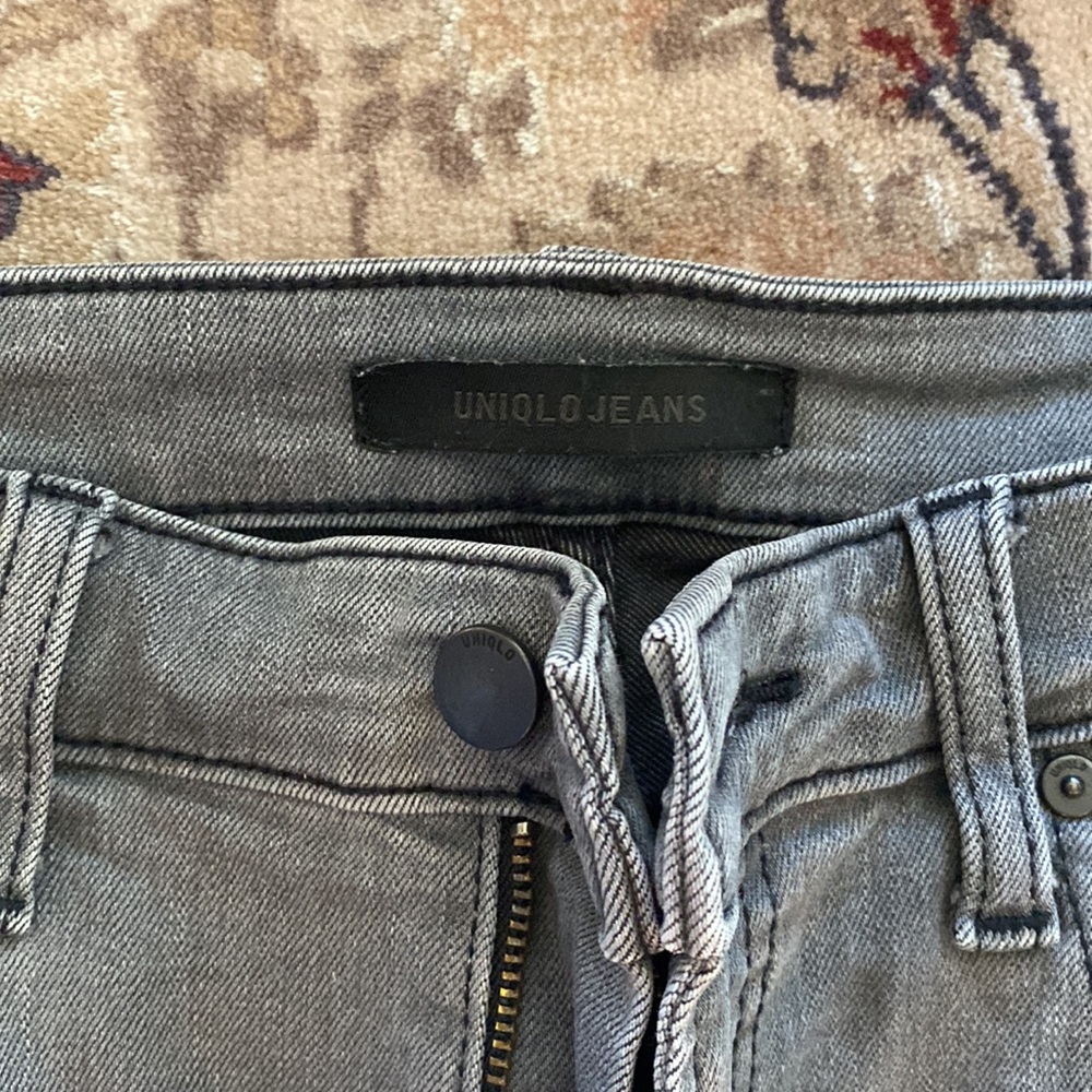 GREY UNIQLO JEANS - Picture 2 of 3